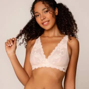 Une brassière en dentelle au maintien parfait