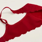 Une brassière en dentelle au maintien parfait