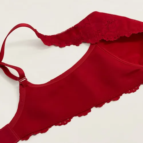 Un bralette in pizzo con un supporto perfetto